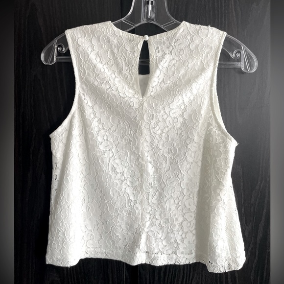 White Lace Sleeveless Blouse - Picture 2 of 2